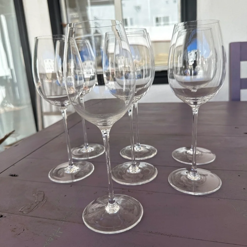 Williams Sonoma 7 White Whine Glasses